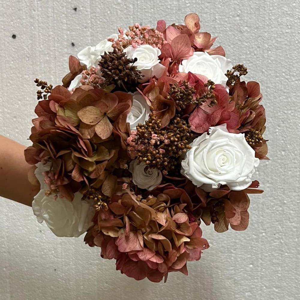 Bouquet rose e ortensie stabilizzate - immagine 2