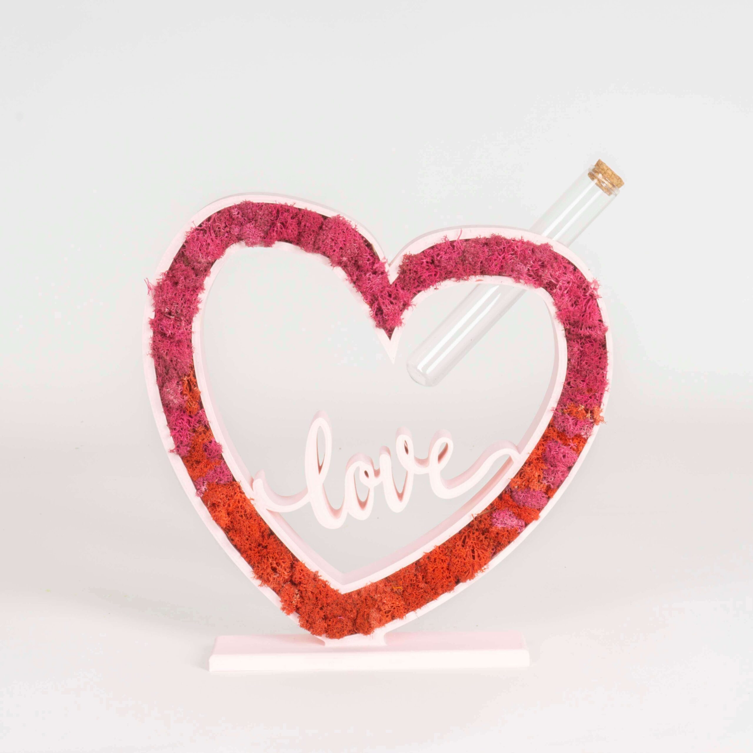 Cuore con scritta LOVE e Lichene - immagine 2