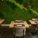 Parete di verde stabilizzato di un ristorante.