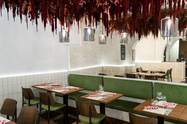 Soffitto di verde stabilizzato di un ristorante.